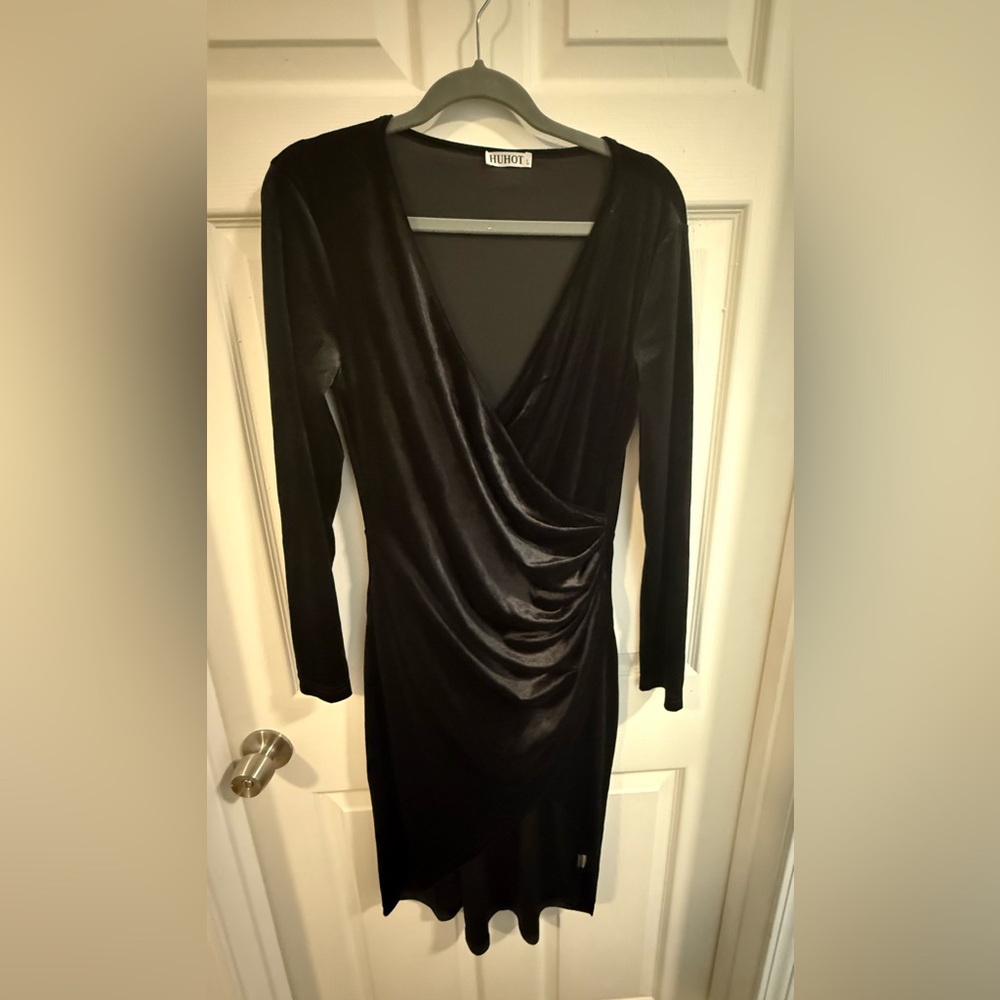Black Long Sleeve Velvet Dress